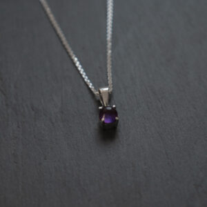 Pendentif rond en argent avec améthyste