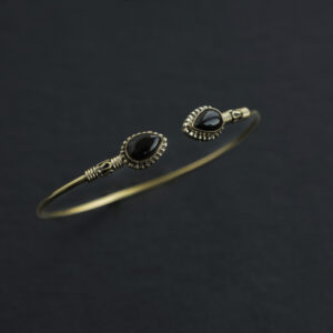 Bracelet en laiton avec onyx en forme de gouttes 